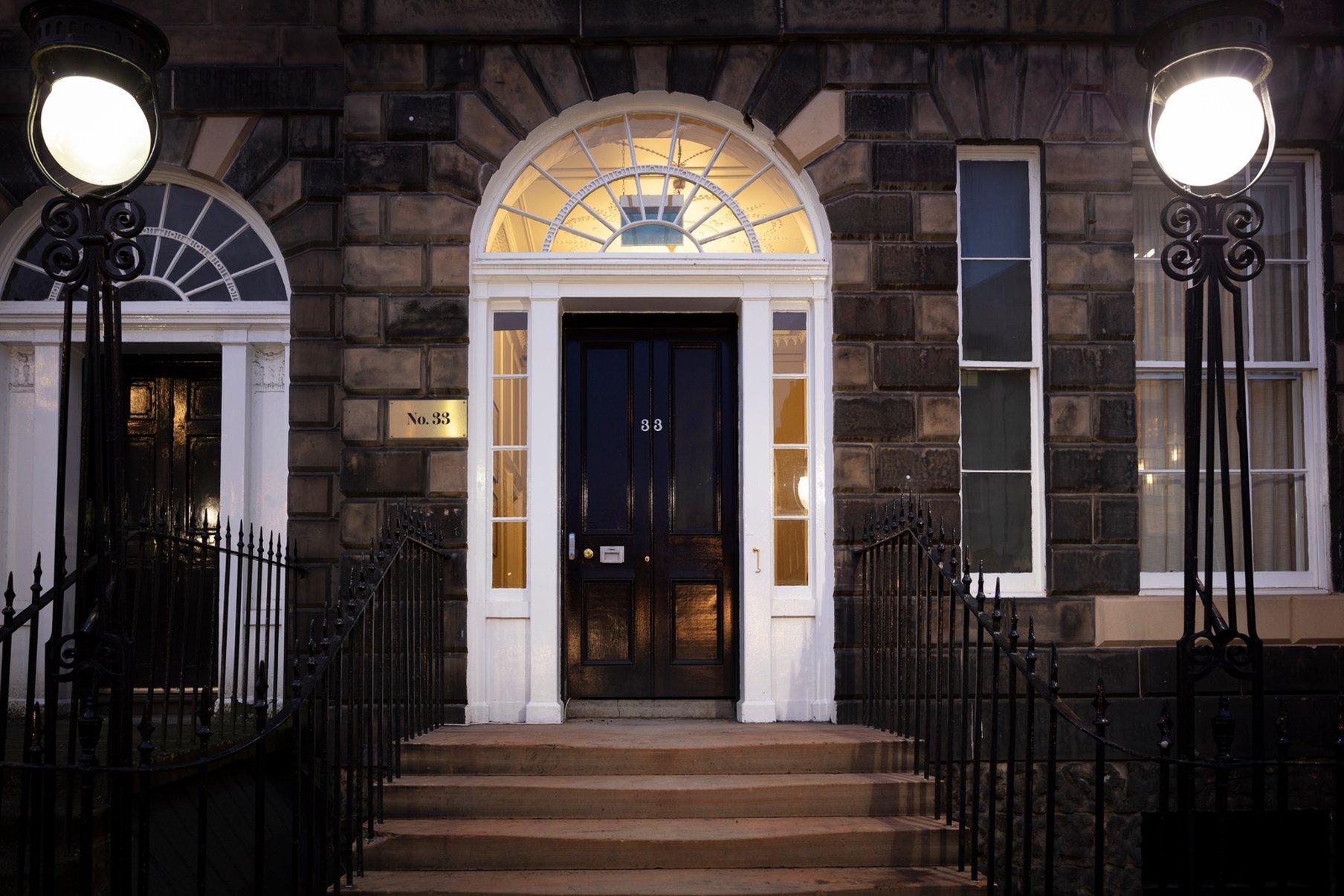 Kimpton Charlotte Square By Ihg Hotel Edinburgh Luaran gambar The entrance to the Edinburgh Academy